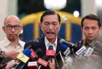 Ketua Dewan Ekonomi Nasional (DEN) Luhut Binsar Pandjaitan beserta jajaran di Istana Merdeka, Jakarta, pada Selasa, 9 Juni 2026.