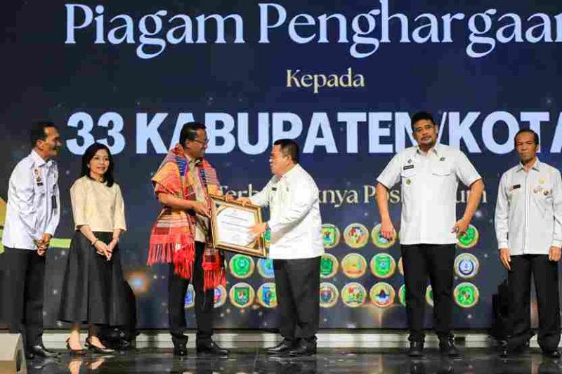 Komitmen Perluas Akses Keadilan, Wesly Silalahi Terima Penghargaan Menteri Hukum RI.
