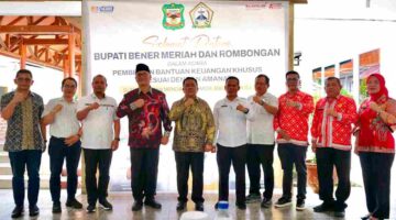 Foto bersama Wali Kota Pematangsiantar dan rombongan Bupati Bener Meriah Ir. H. Tagore Abu Bakar.