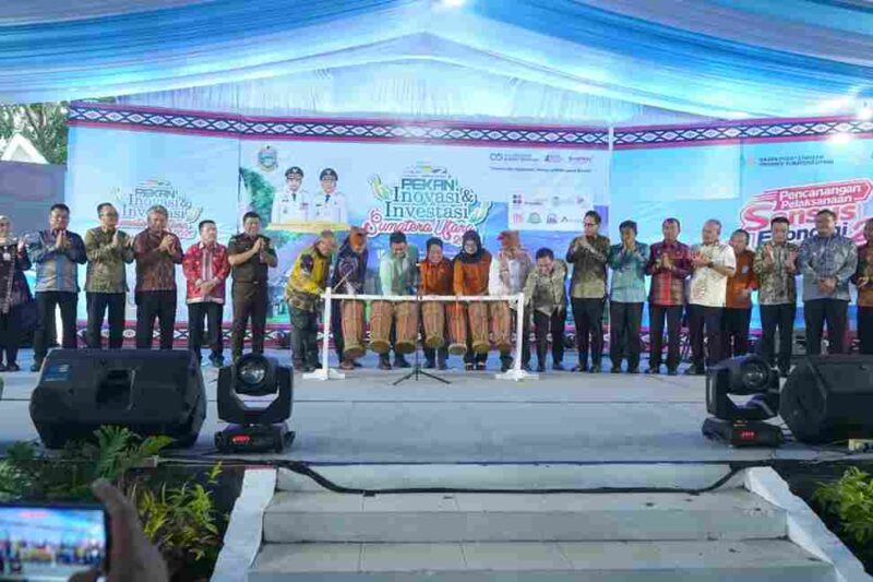 Pembukaan Pekan Inovasi dan Investasi Sumatera Utara yang dirangkaikan dengan Pencanangan Sensus Ekonomi 2026 di Open Stage Parapat, Kabupaten Simalungun, Kamis (11/6/2026).