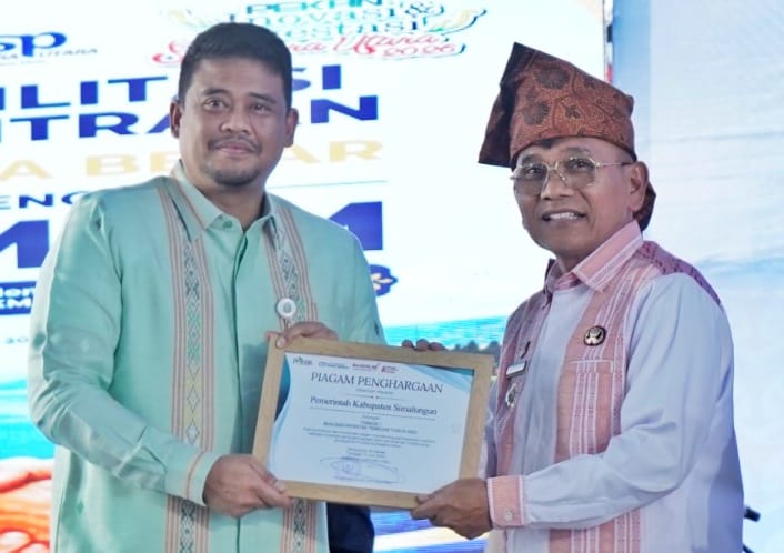 Pemkab Simalungun meraih penghargaan Terbaik I Realisasi Investasi Terbesar 2025.