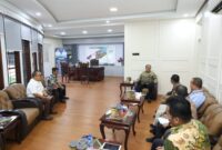 Bupati Asahan Taufik Zainal Abidin, S.Sos., M.Si., saat menerima audiensi Badan Pusat Statistik (BPS) Kabupaten Asahan di ruang kerjanya, Jumat (12/6/2026). 