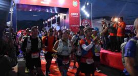 Ratusan pelari nasional dan mancanegara resmi memulai kategori 60K dan 28K Trail of The Kings by UTMB 2026 di jalur ekstrem Geopark Kaldera Toba.