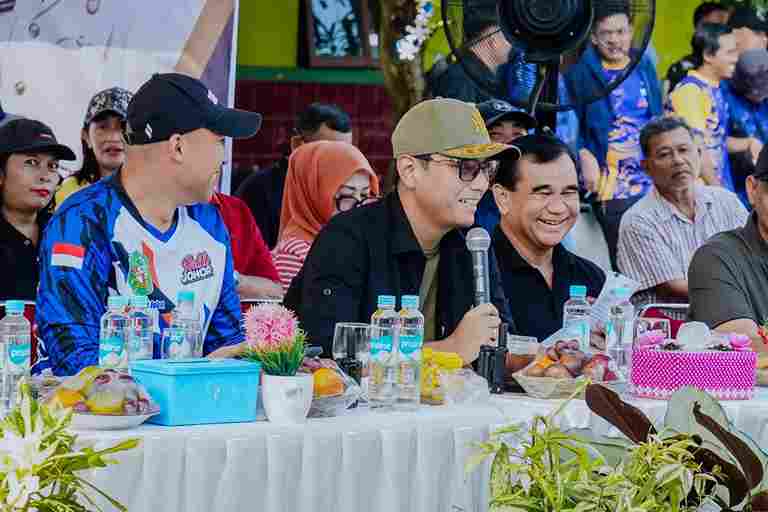 Wali Kota Medan Rico Waas menyerap aspirasi warga Medan Johor.