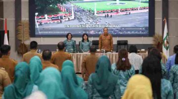 Penyerahan bantuan bibit oleh TP PKK Kota Pematangsiantar ke TP PKK Kecamatan di Ruang Serbaguna Pemerintah Kota (Pemko) Pematangsiantar, Senin (15/6/2026).