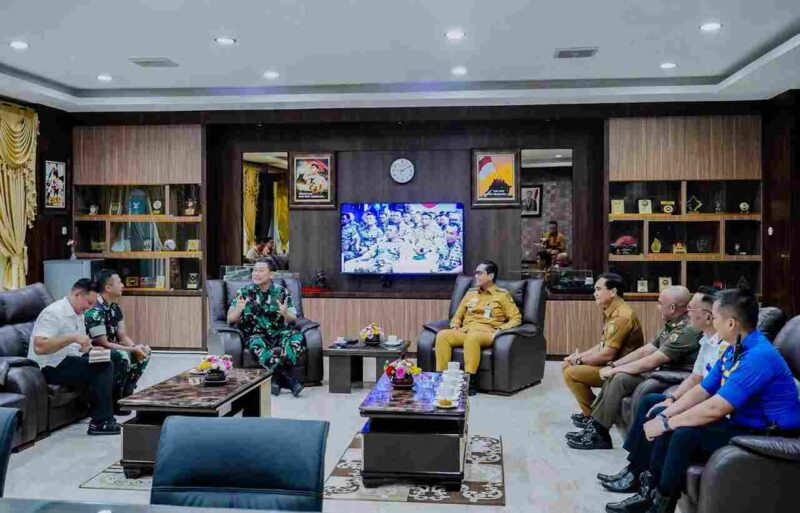 Sinergi antara Pemerintah Kota (Pemko) Medan dan TNI melalui kunjungan silaturahmi ke Markas Komando Daerah Militer (Makodam) I/Bukit Barisan di Jalan Gatot Subroto, Kota Medan, Senin (15/6/2026).