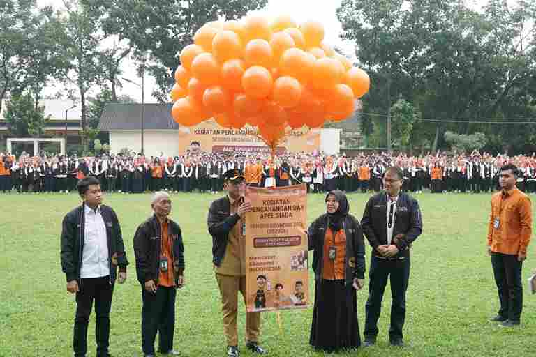 Wali Kota Medan Rico Waas melepas 1.547 petugas Sensus Ekonomi 2026.