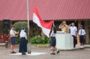 Wali Kota Pematangsiantar Wesly Silalahi, S.H., M.Kn., saat menjadi pembina upacara di UPTD SMP Negeri 1 Pematangsiantar, Jalan Merdeka, Kelurahan Pardomuan, Kecamatan Siantar Timur, Senin (15/6/2026).