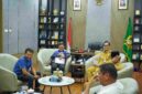 Wali Kota Medan, Rico Tri Putra Bayu Waas, saat menerima audiensi pengurus gereja di Rumah Dinas Wali Kota Medan pada Senin (15/6/2026).