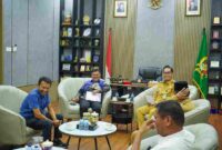 Wali Kota Medan, Rico Tri Putra Bayu Waas, saat menerima audiensi pengurus gereja di Rumah Dinas Wali Kota Medan pada Senin (15/6/2026).