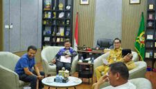 Wali Kota Medan, Rico Tri Putra Bayu Waas, saat menerima audiensi pengurus gereja di Rumah Dinas Wali Kota Medan pada Senin (15/6/2026).