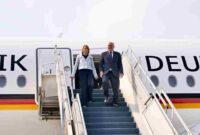 Presiden Republik Federal Jerman Frank-Walter Steinmeier dan Ibu Elke Büdenbender tiba di Pangkalan TNI AU Halim Perdanakusuma, Jakarta dalam rangka kunjungan kenegaraan ke Indonesia pada Senin, 15 Juni 2026. Foto: BPMI Setpres