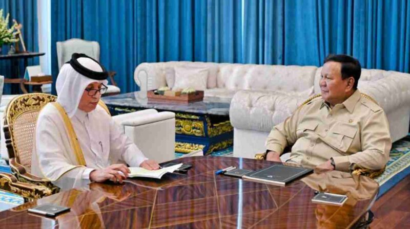 Presiden Prabowo Subianto menerima kunjungan kehormatan Menteri Negara Urusan Luar Negeri Qatar, Sultan bin Saad Al-Muraikhi, di Istana Merdeka, Jakarta, pada Senin, 15 Juni 2026. Foto: BPMI Setpres