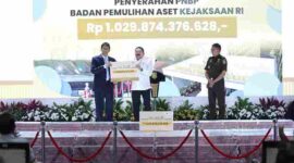 Kejaksaan RI menyerahkan Rp. 1,03 triliun hasil lelang aset sitaan dan penelusuran aset Edi Tansil kepada Kementerian Keuangan sebagai PNBP.