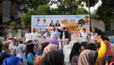 Wali Kota Medan Rico Waas melepas ribuan peserta Fun Walk Pekan KHAS 2026.