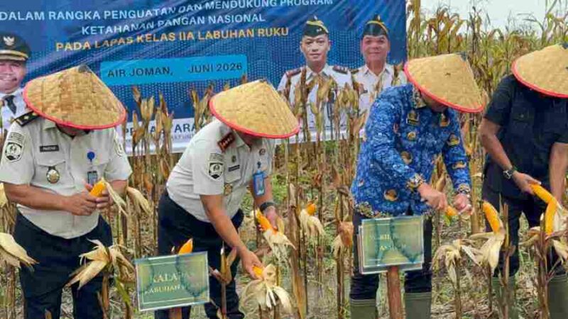 Wakil Bupati Asahan menghadiri Panen Raya Jagung di Lapas Minimum Security Asahan sebagai dukungan terhadap ketahanan pangan nasional dan pembinaan warga binaan.