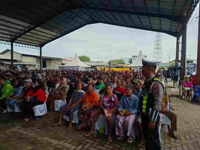 Polda Sumut dan Polres Pelabuhan Belawan membagikan 1.500 paket sembako kepada nelayan, ojek online, pedagang, lansia, dan warga menjelang Hari Bhayangkara ke-80.