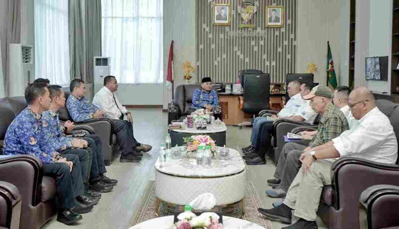 Pemerintah Kabupaten (Pemkab) Simalungun bersama Ikatan Motor Indonesia (IMI) Sumatera Utara menggelar rapat koordinasi di Kantor Bupati Simalungun, Pamatang Raya, Rabu (17/6/2026).