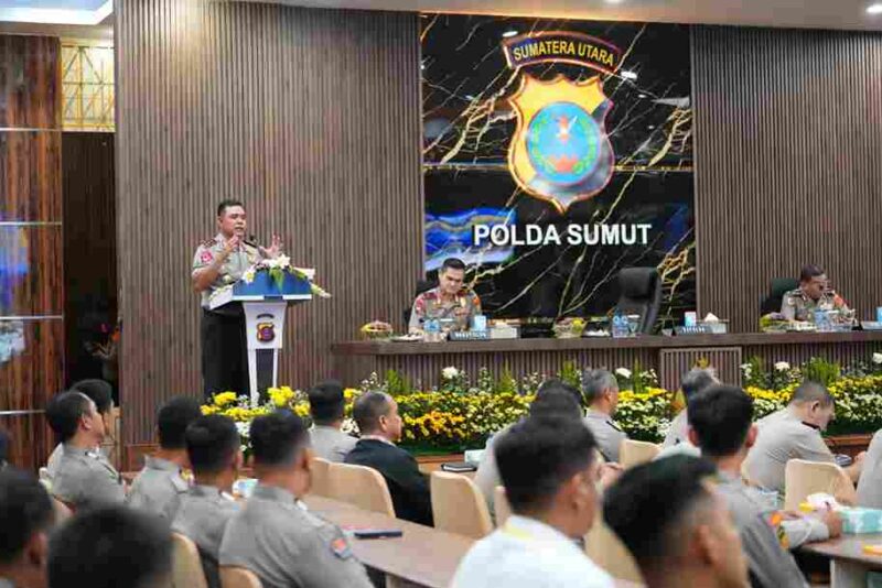 Kapolda Sumut Irjen Pol. Whisnu Hermawan saat memberi pemaparan kepada hadirin.