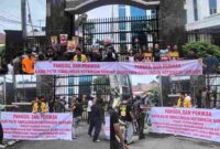 PRO-PUBLIC Institute gelar aksi di Kejati Sumut.