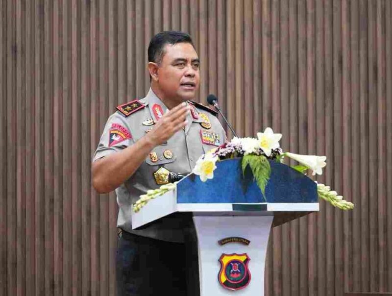 Kapolda Sumut Irjen. Pol. Whisnu Hermawan Februanto, S.I.K., M.H., saat memberikan arahan dalam Rakernis Bidang Humas Polda Sumut T.A. 2026 yang mengusung tema “Optimalisasi Komunikasi Publik dan Manajemen Media dalam Mendukung Program Pemerintah”, Rabu (17/6/2026).