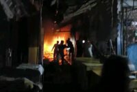 Situasi saat proses terjadinya kebakaran didalam pasar. 