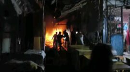 Situasi saat proses terjadinya kebakaran didalam pasar. 
