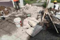 Pada pelaksanaan kegiatan penyatuan material, terlihat penggunaan Semen Merdeka di Lokasi kegiatan Infrastruktur. 