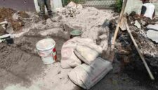 Pada pelaksanaan kegiatan penyatuan material, terlihat penggunaan Semen Merdeka di Lokasi kegiatan Infrastruktur.