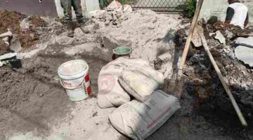 Pada pelaksanaan kegiatan penyatuan material, terlihat penggunaan Semen Merdeka di Lokasi kegiatan Infrastruktur. 