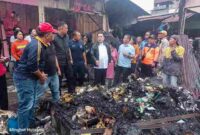 Wali Kota Pematangsiantar Wesly Silalahi meninjau kebakaran Pasar Dwikora.