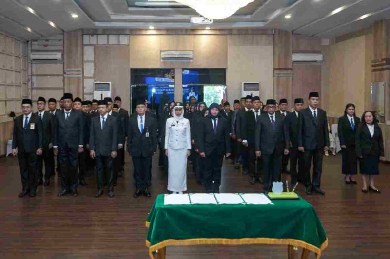 Rico Waas melantik 69 pejabat manajerial Pemko Medan.