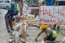 Pemko Pematangsiantar melalui Dinas PUTR memperbaiki jalan berlubang di simpang S Parman dan Sangnaualuh Damanik.