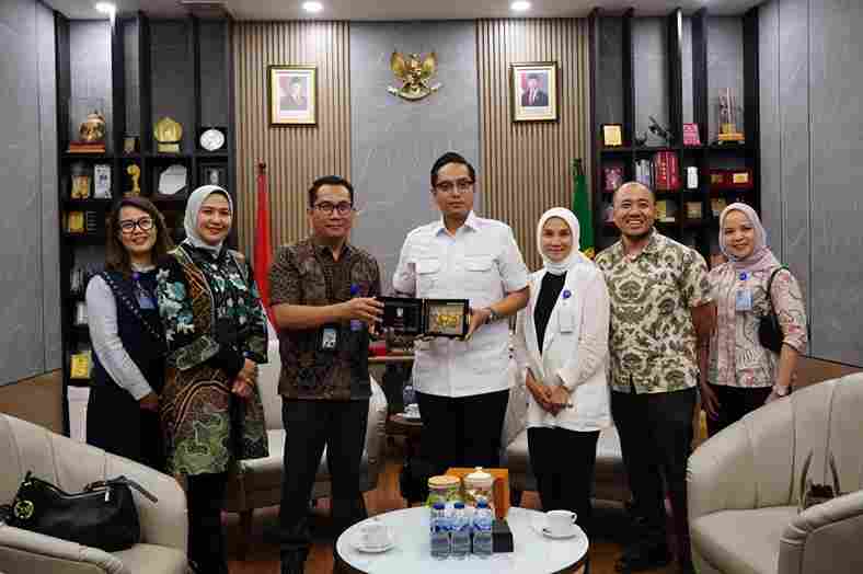 Wali Kota Medan Rico Tri Putra Bayu Waas menerima audiensi jajaran manajemen Bank BJB di Rumah Dinas Wali Kota Medan, Jalan Sudirman, Kamis (18/6/2026).