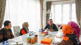 Wakil Wali Kota Medan Zakiyuddin Harahap saat menerima kunjungan perdana tim Badan Pusat Statistik Kota Medan untuk pendataan di Rumah Dinas Wakil Wali Kota Medan, Jalan Gurila, Kecamatan Medan Perjuangan, Jumat (19/6/2026).