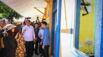 Wapres Gibran Rakabuming Raka meninjau SDN 07 Bulango Utara di Bone Bolango yang pernah terbakar pada 2022.