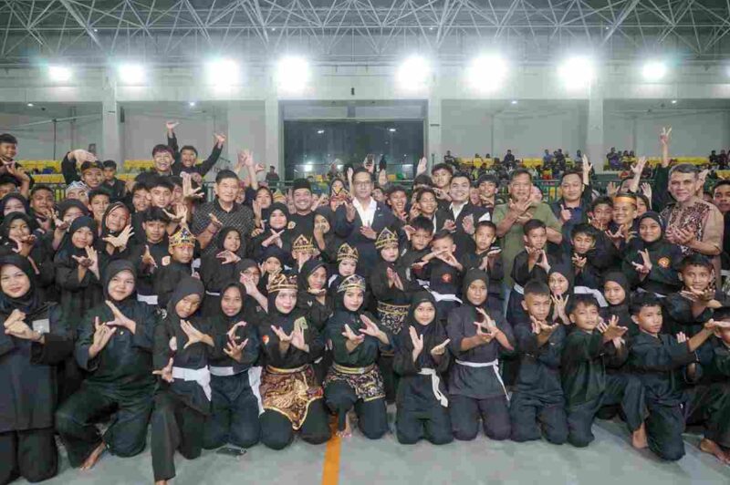 Wali Kota Medan Rico Waas membuka Turnamen Pencak Silat IPSI Kota Medan 2026 di GOR Kebun Bunga.