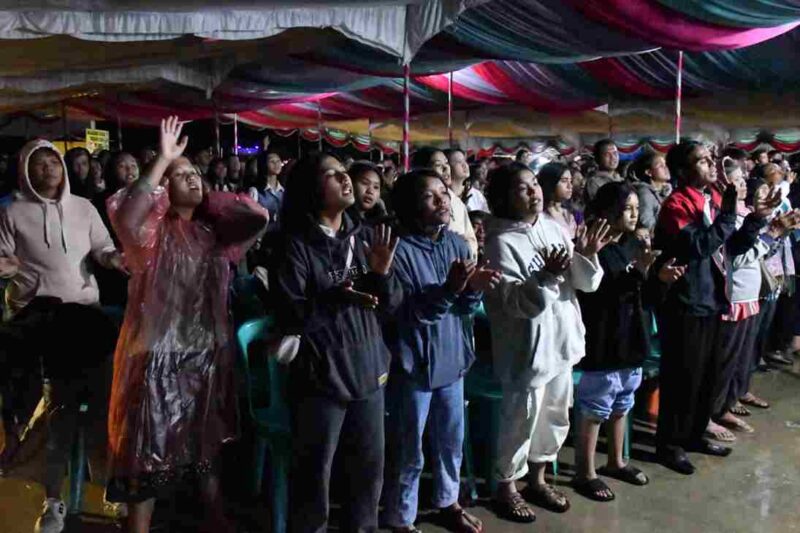KKR bersama Evangelis Hardyanto Dede di Pangururan.