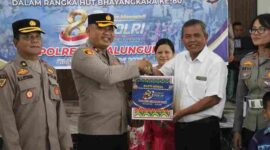 apolres Simalungun AKBP Marganda Aritonang menggelar anjangsana ke anggota yang sakit dan dua panti asuhan dalam rangka memperingati Hari Bhayangkara ke-80 Tahun 2026.