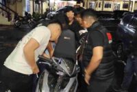 Tim Dayok Mirah saat melakukan pemeriksaan kendaraan.