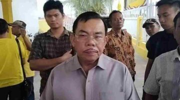 Anggota Komisi III DPR RI, Mangihut Sinaga, saat diwawancarai di Rumah Aspirasinya di Kabupaten Simalungun.