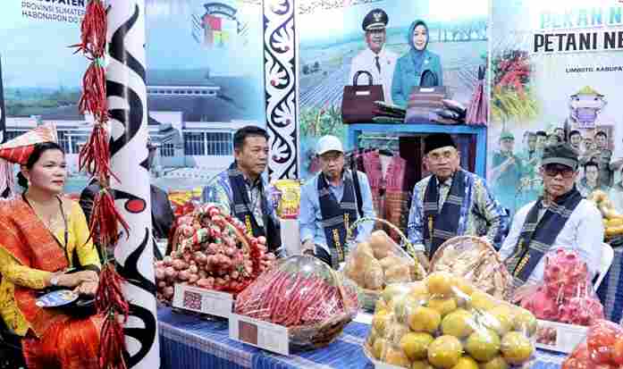 Bupati Simalungun Anton Achmad Saragih mengapresiasi KTNA yang mempromosikan produk unggulan pertanian dan UMKM pada PENAS XVII 2026 di Gorontalo.