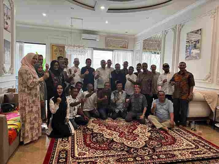 Keluarga Ureung Pidie (KUPI) di bawah kepemimpinan Ketua Umum terpilih Dr. H. Asfifuddin, S.H., M.H., menggelar silaturahmi perdana sebagai langkah awal konsolidasi organisasi sekaligus mempererat ukhuwah masyarakat Pidie di perantauan.