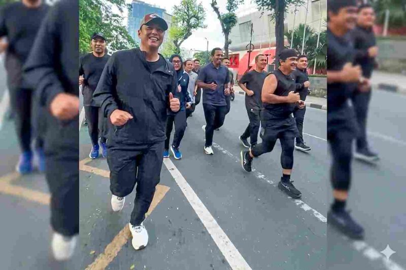 Wali Kota Medan Rico Waas berbaur dengan warga saat CFD di Lapangan Merdeka.