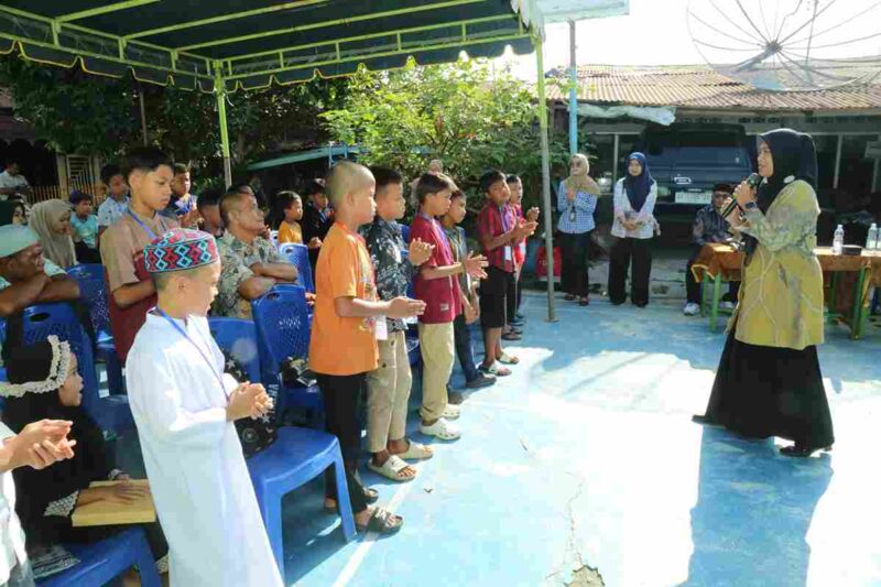 Wakil Wali Kota Pematangsiantar Herlina membuka Khitanan Massal Gratis STM Babuttaqwa yang diikuti 21 anak di Masjid Babuttaqwa.