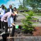 Wapres Gibran meninjau pembangunan Gereja Katedral Salib Suci Baru di Asmat, Papua Selatan, serta menanam cemara sebagai simbol keberlanjutan.