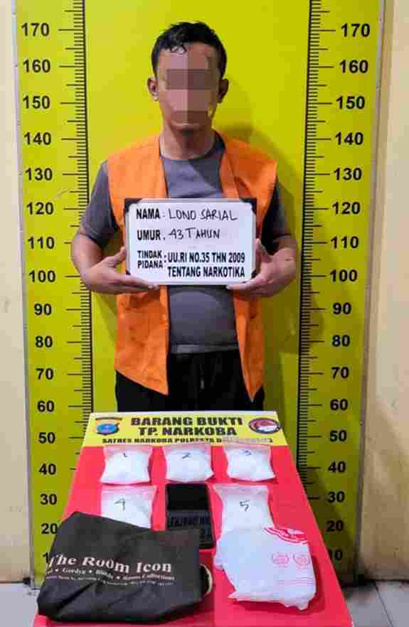Polresta Deli Serdang menangkap pria berinisial LS dengan 506 gram sabu di Percut Sei Tuan.