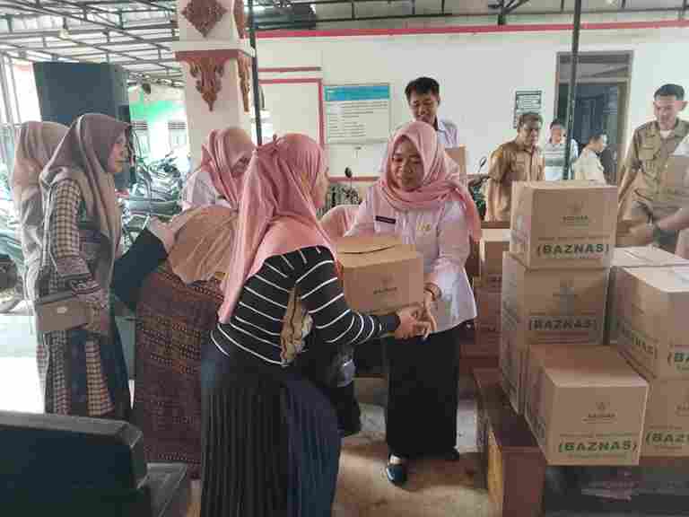 Pemerintah Kabupaten Malang menyalurkan bantuan dari Badan Amil Zakat Nasional (Baznas) Kabupaten Malang kepada masyarakat di Pendopo Kecamatan Bantur pada Senin (22/06/2026).