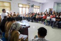 Pemerintah Kota (Pemko) Pematangsiantar menggelar pertemuan dengan ratusan pedagang yang terdampak kebakaran Pasar Dwikora di Kantor Camat Siantar Utara, Jalan Patuan Anggi, Kelurahan Sukadame, pada Senin (22/06/2026).