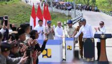 Presiden Prabowo Subianto meresmikan ruas jalan sepanjang 1.151 kilometer yang tersebar di seluruh Indonesia dan menjadi bagian dari pelaksanaan Instruksi Presiden Jalan Daerah (IJD), dalam kunjungan kerja ke Kabupaten Sampang, Provinsi Jawa Timur, pada Selasa, 23 Juni 2026.